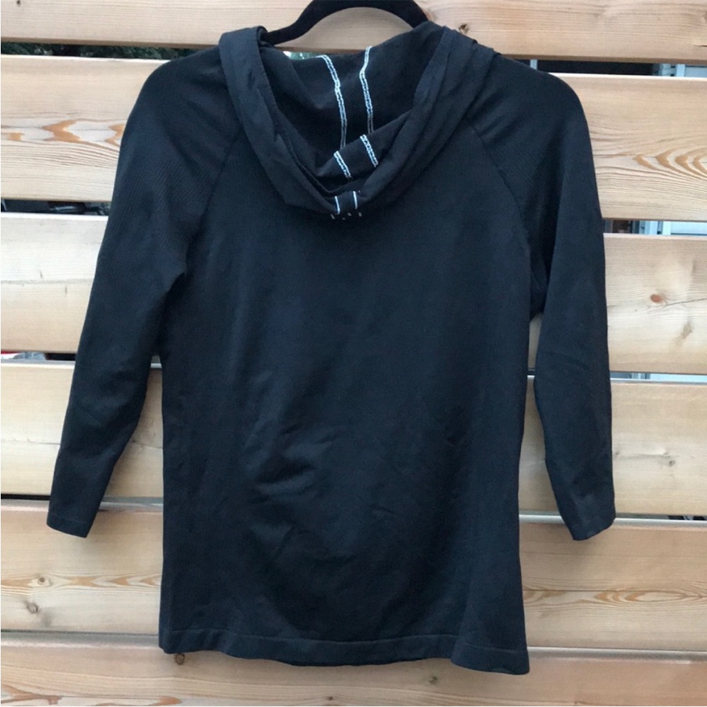 Black 3/4 Sleeve Nike Hoodie 97% Nylon, 3% Spandex - Size M/L